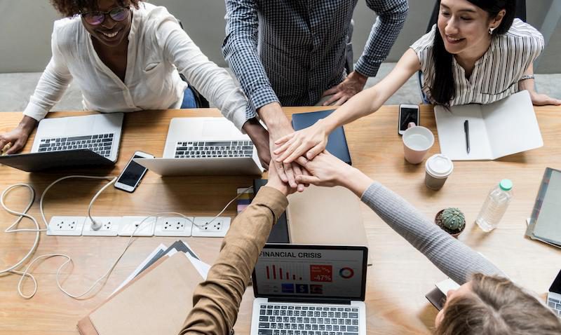 FinCompare und Finance Consult vertiefen Zusammenarbeit