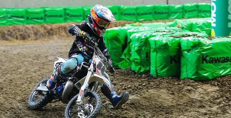 inCompare unterstützt Motocross-Talent