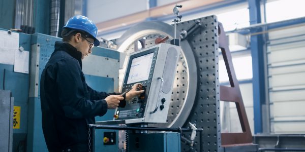 Industrieunternehmer während der Arbeit
