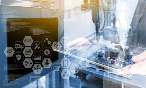 Industrie 4.0 Konzept Die Industrie 4.0 bedeutet zunehmende Digitalisierung klassischer Industriebetriebe mittels IoT.