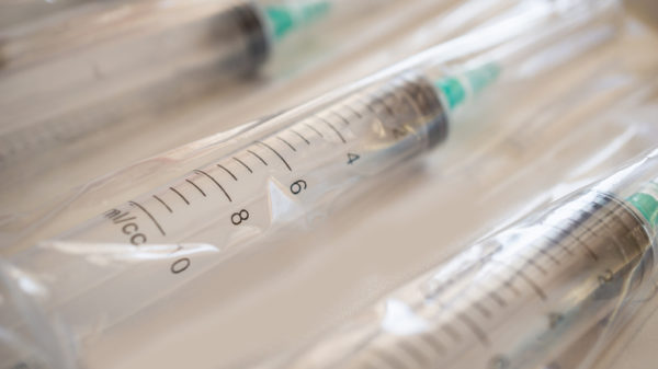 Vorgefüllte Spritzen Pharmaunternehmen stellt vorgefüllte Spritzen her.