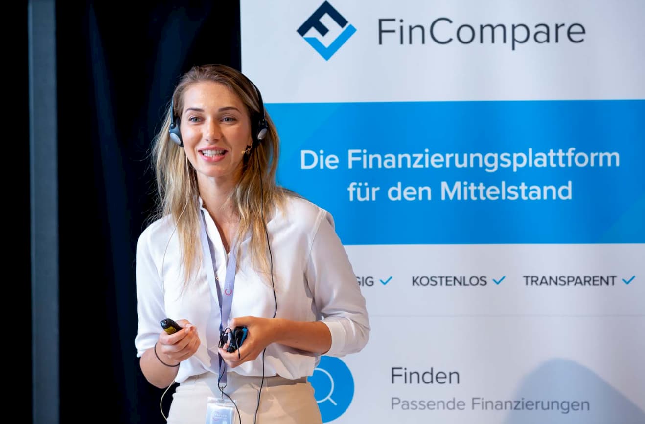 head of marketing fincompare präsentiert partnerportale