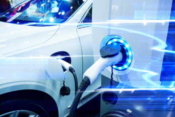 Elektroauto Elektroauto an Ladestation