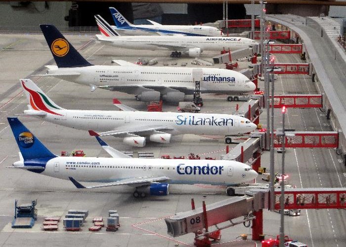 Flugzeuge am Flughafen